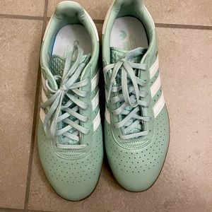 Mint green classic adidas size 8